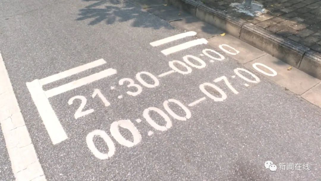 DƬ